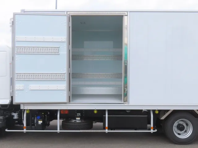 サイドドアを開いた状態です。|日野 レンジャー 2KG-FD2ABG(2WD)の写真11