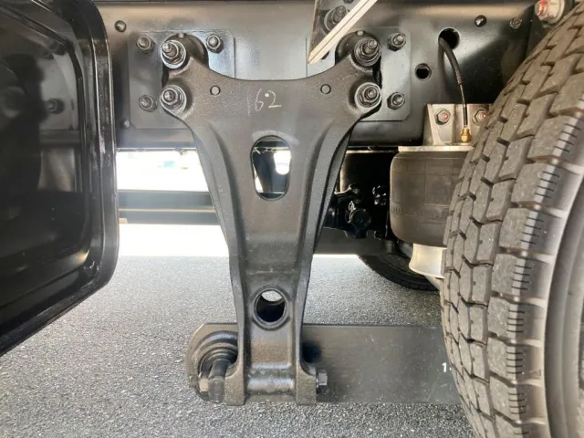 シャーシとエアサスの状態です。|日野 レンジャー 2KG-FD2ABG(2WD)の写真5