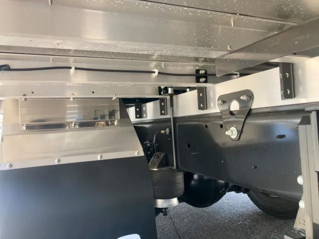 シャーシとネタとエアサスの状態です。|日野 レンジャー 2KG-FD2ABG(2WD)の写真6