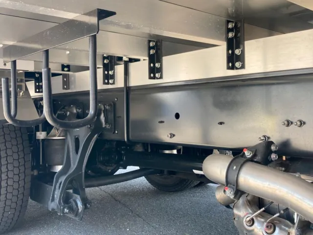 シャーシとネタとエアサスの状態です。|日野 レンジャー 2KG-FD2ABG(2WD)の写真9