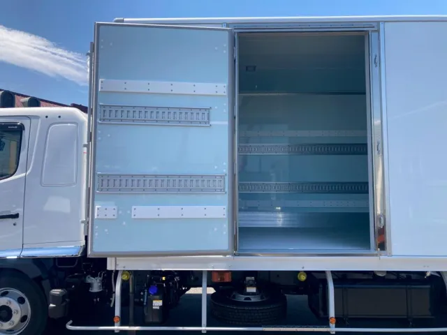 Sドアを開けた状態です。|日野 レンジャー 2KG-FD2ABG(2WD)の写真26