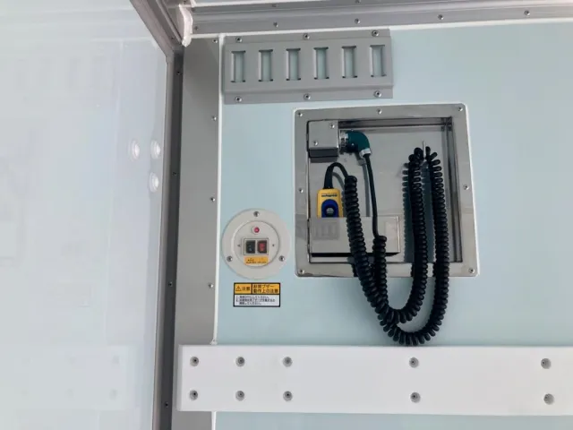 庫内のゲートリモコンです。|日野 レンジャー 2KG-FD2ABG(2WD)の写真48