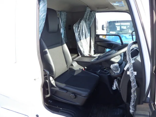 乗車定員は2名です。|三菱 ファイター 2KG-FK62F(2WD)の写真6