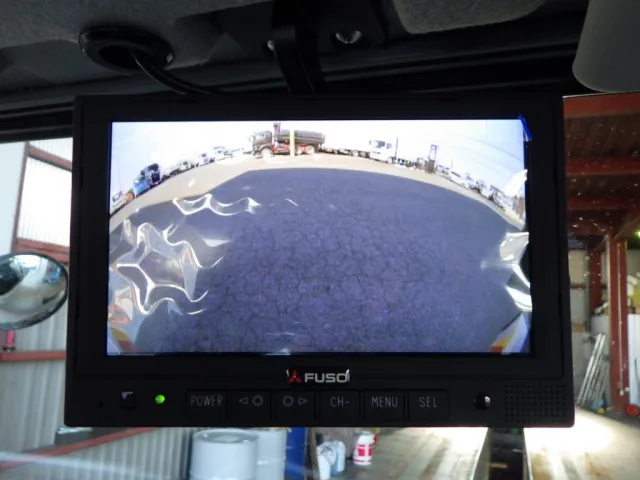 液晶バックモニター付きです。|三菱 ファイター 2KG-FK62F(2WD)の写真24