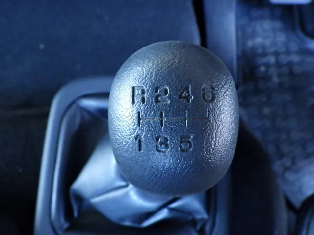 MT6速です。|三菱 ファイター 2KG-FK62F(2WD)の写真25