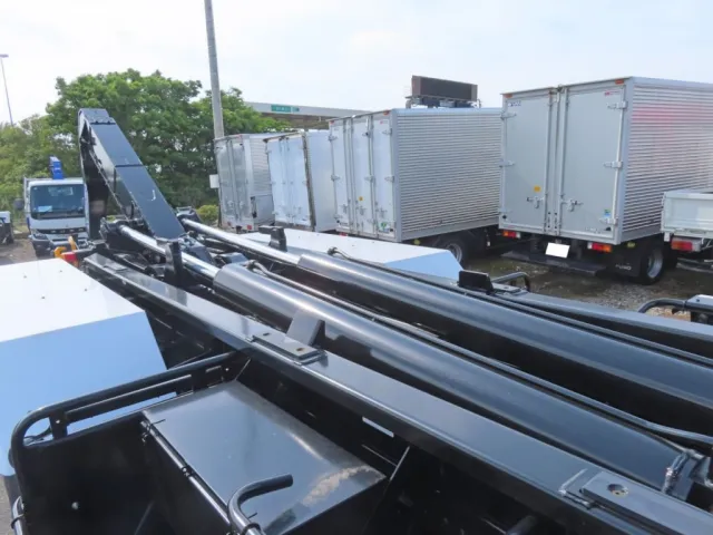 ツインシリンダーです。|日野 プロフィア 2DG-FS1AJEの写真7