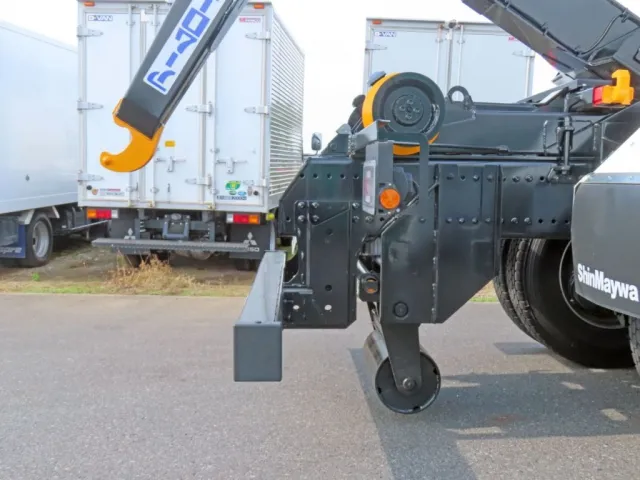 リアジャッキは油圧式です。|日野 プロフィア 2DG-FS1AJEの写真8