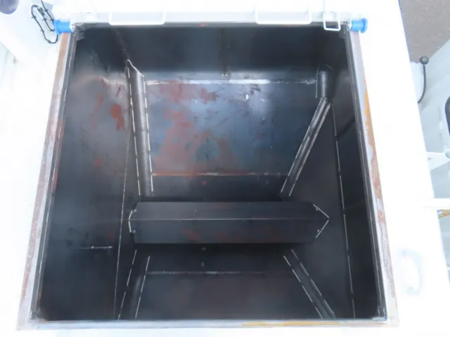 前から1室目です。|三菱 スーパーグレート 2KG-FV80VYPの写真11