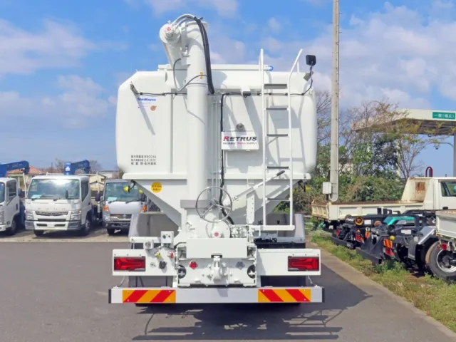 積載物は配合飼料です。|三菱 スーパーグレート 2KG-FV80VYPの写真15