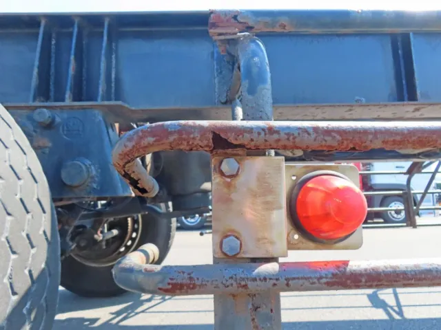 サイドバンパーに腐食穴があります。|トレクス  CTB34003改の写真31