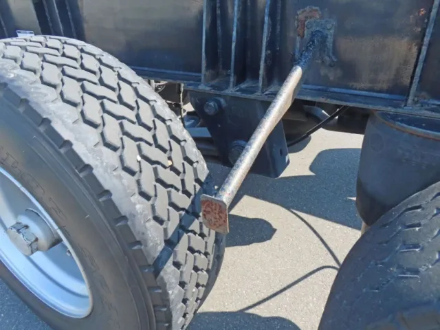 タイヤの間の反射板が欠品しています。（サビ・表面腐食箇所があります）|トレクス  CTB34003改の写真32
