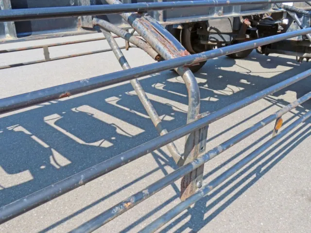 サイドバンパーにサビ・キズがりがあります。|トレクス  CTB34003改の写真48