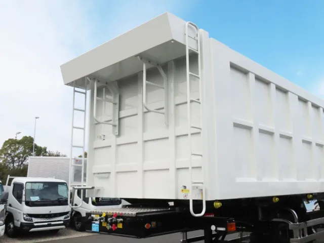 ハシゴ・シートデッキ付きです。|コダイラ  KFL32改の写真12