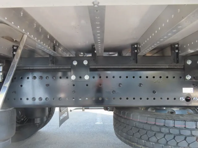 シャーシとネタの状態です。（縦ネタは鉄製・横ネタはアルミ製です）|日野 プロフィア 2DG-FR1AHCの写真7