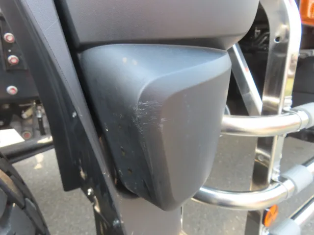 コーナーセンサー部に軽いスリキズがあります。（助手席側）|日野 プロフィア 2DG-FR1AHCの写真12