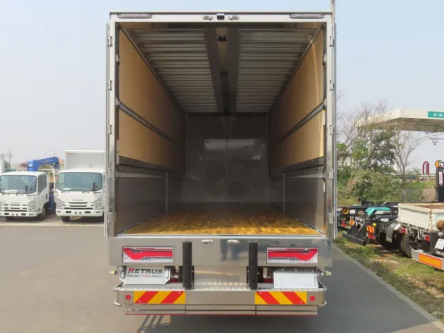 門口周り・リアステップ・化粧板はステンレス製です。|日野 プロフィア 2DG-FR1AHCの写真15