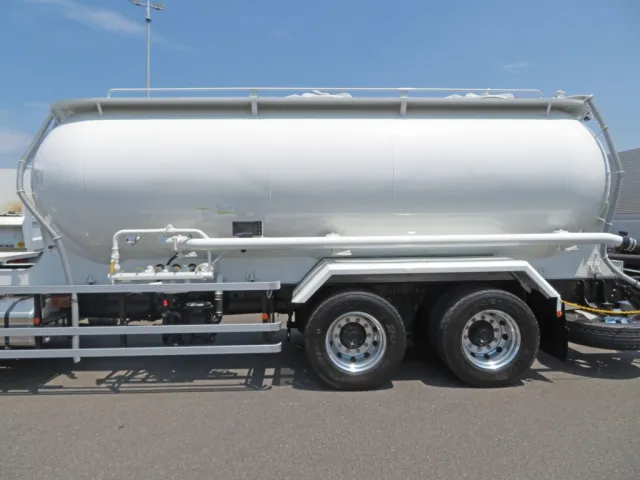 タンクの状態です。|三菱 スーパーグレート 2PG-FV84GZの写真12