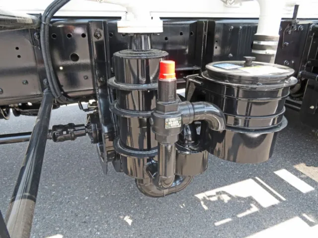 配管周りの状態です。|三菱 スーパーグレート 2PG-FV84GZの写真17