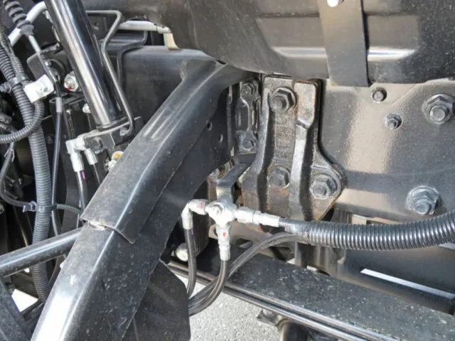 脚廻りに少し置きサビがあります。|三菱 スーパーグレート 2PG-FV84GZの写真28