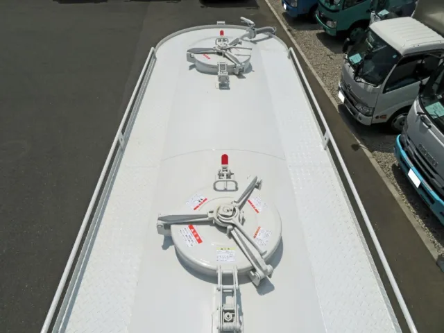 投入口のフタに少し置きサビがあります。|三菱 スーパーグレート 2PG-FV84GZの写真30