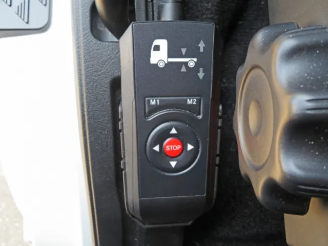 エアサスのコントローラーです。|三菱 スーパーグレート 2PG-FV84GZの写真32