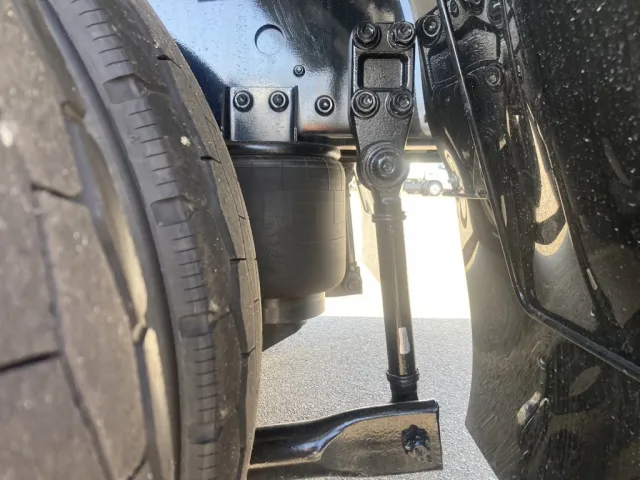 シャーシとエアサスの状態です。|三菱 スーパーグレート 2PG-FU84GZの写真7