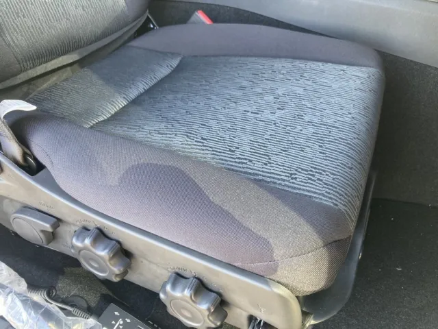シート座面の状態です。|三菱 スーパーグレート 2PG-FU84GZの写真9