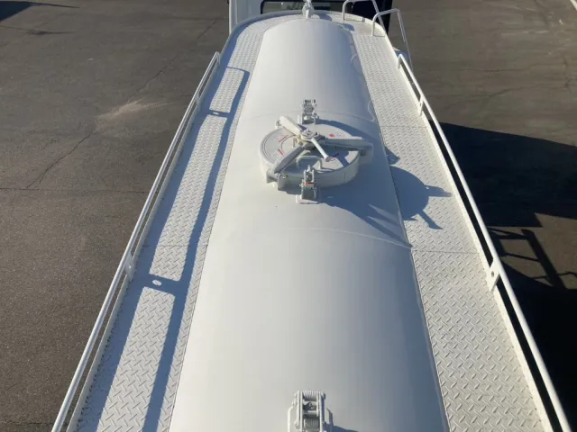 タンク上部の状態です。|三菱 スーパーグレート 2PG-FU84GZの写真15