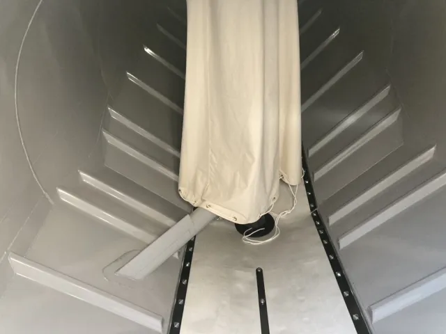 タンク内部の状態です。|三菱 スーパーグレート 2PG-FU84GZの写真19