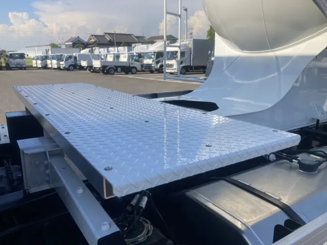 キャブバックの踊り場の状態です。|三菱 スーパーグレート 2PG-FU84GZの写真26