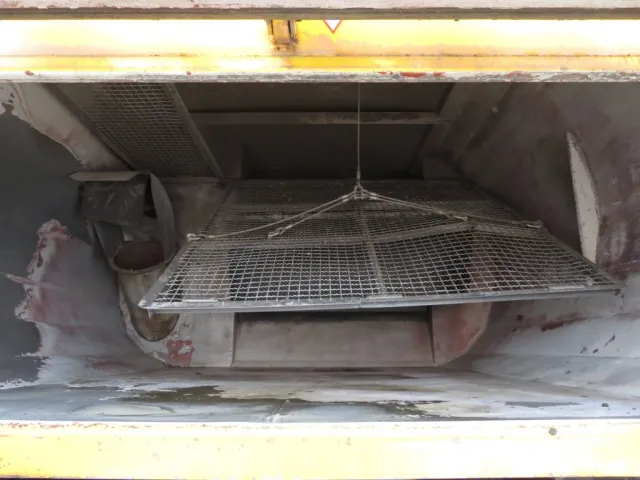 ホッパー内部の状態です。|いすゞ フォワード KL-FTR33F4改の写真8