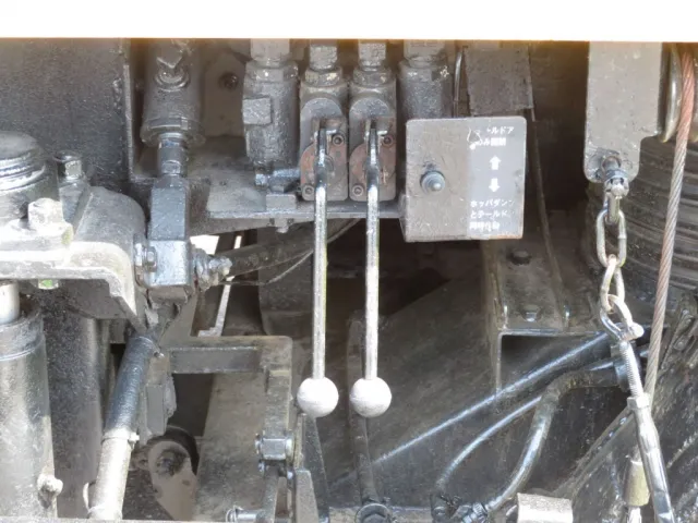 上物の操作レバーです。|いすゞ フォワード KL-FTR33F4改の写真10