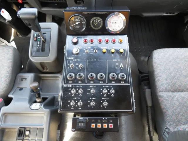 上物の操作スイッチです。|いすゞ フォワード KL-FTR33F4改の写真14