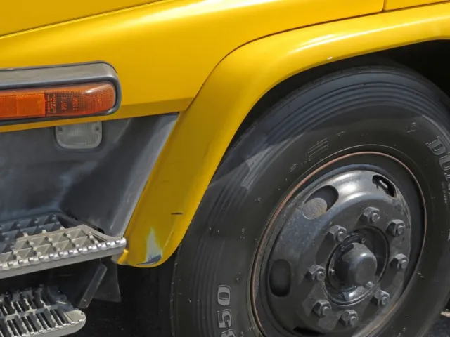 フロントフェンダーにキズがあります。|いすゞ フォワード KL-FTR33F4改の写真29