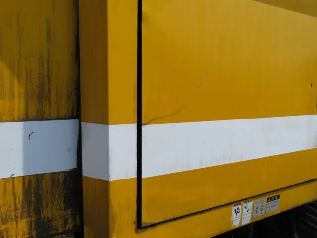 ボディー側面に細かいキズがあります。|いすゞ フォワード KL-FTR33F4改の写真31