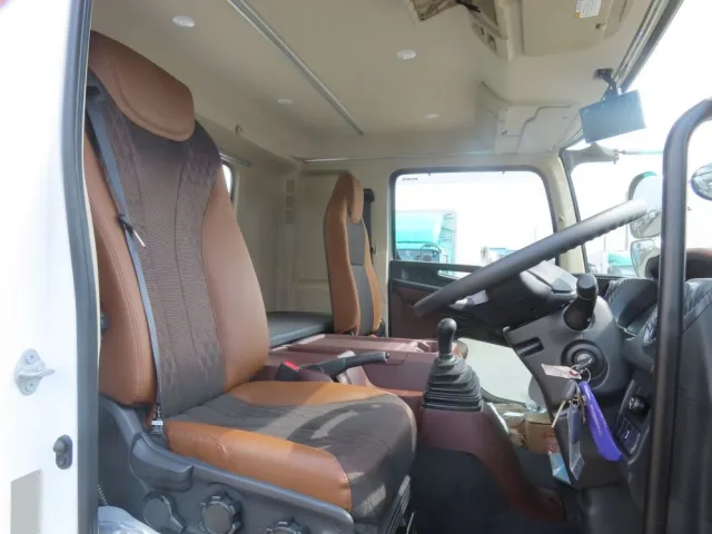 乗車定員は2名です。|日野 レンジャー 2KG-FD2ABG(2WD)の写真6