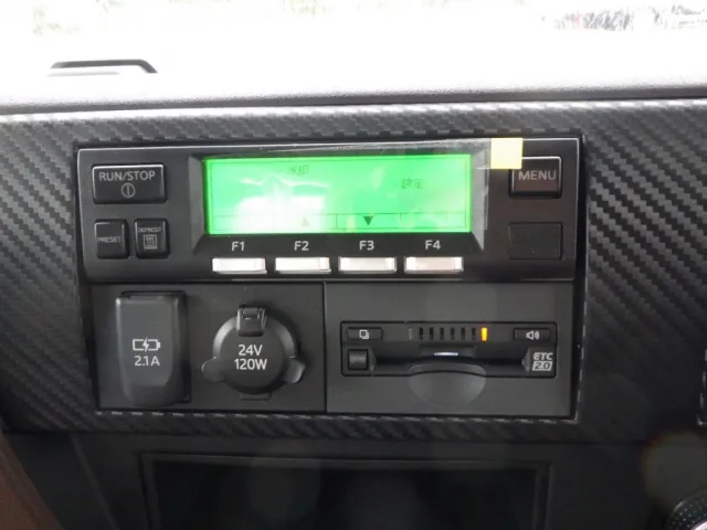 冷凍機の操作スイッチです。|日野 レンジャー 2KG-FD2ABG(2WD)の写真23