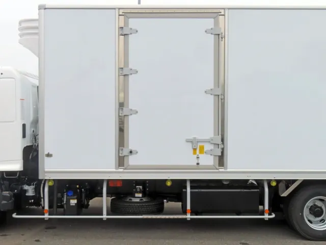 サイドドア付きです。|日野 レンジャー 2KG-FD2ABG(2WD)の写真9