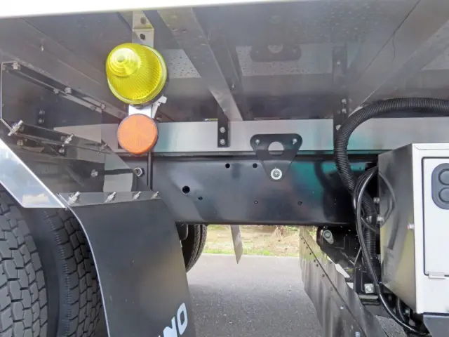 シャーシとネタの状態です。(ネタはアルミ製です)|日野 レンジャー 2KG-FD2ABG(2WD)の写真7