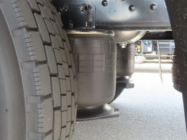 エアサスです。|三菱 ファイター 2KG-FK65F(2WD)の写真5