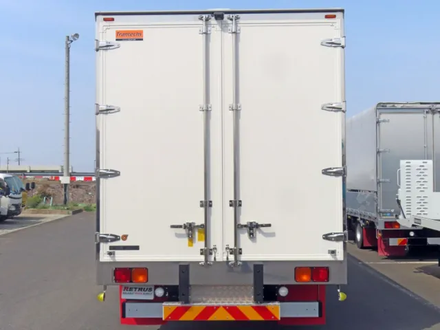 ハンマーロック・丁番はステンレス製です。|三菱 ファイター 2KG-FK65F(2WD)の写真9