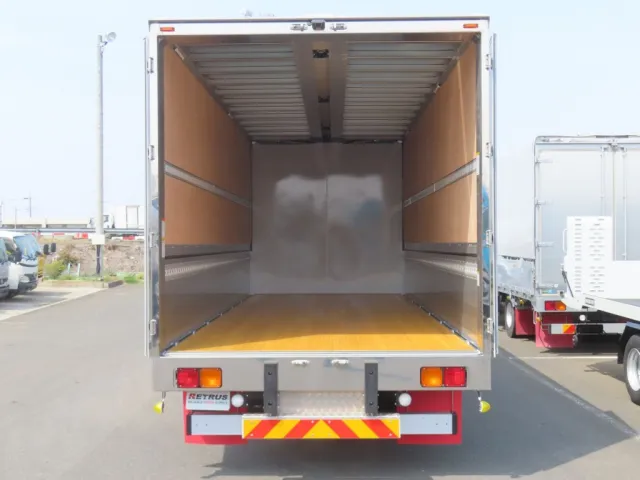 門口周りはステンレス製です。|三菱 ファイター 2KG-FK65F(2WD)の写真10