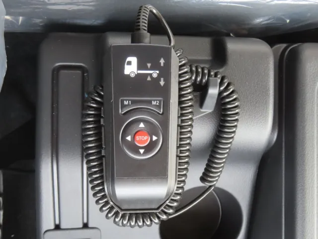 エアサスのコントローラーです。|三菱 ファイター 2KG-FK65F(2WD)の写真13