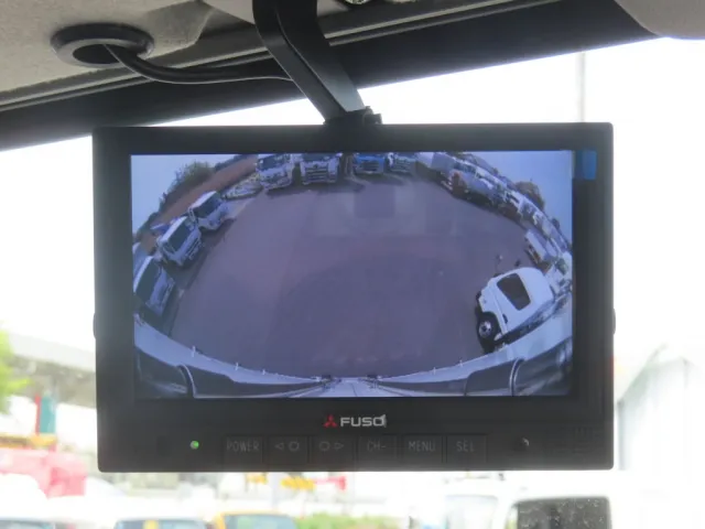 液晶バックモニター付きです。|三菱 ファイター 2KG-FK65F(2WD)の写真14