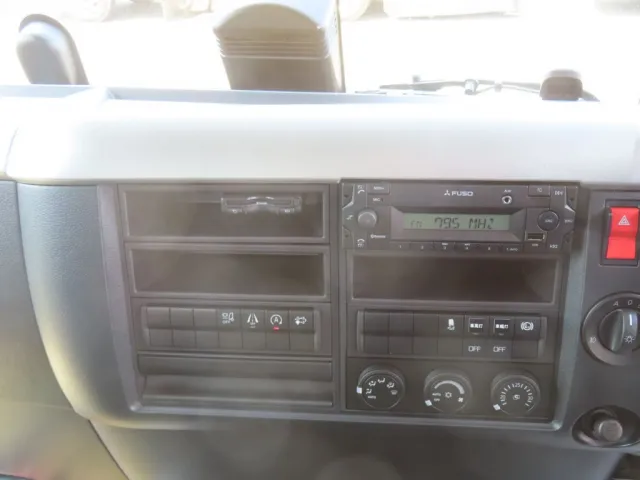 インパネ周りの状態です。|三菱 ファイター 2KG-FK65F(2WD)の写真15