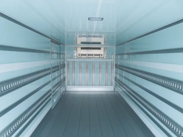 システムフロアです。|三菱 ファイター 2KG-FK65F(2WD)の写真9