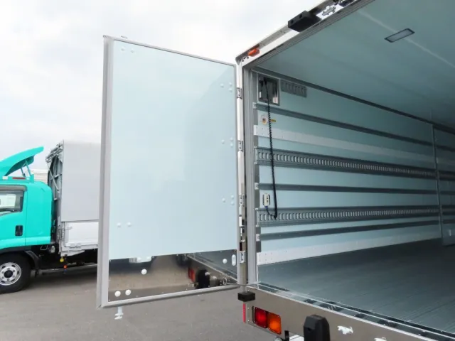 リア扉は90度ストッパー付きです。|三菱 ファイター 2KG-FK65F(2WD)の写真16