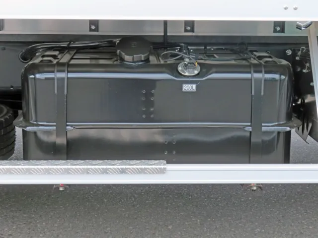 燃料タンクは200Lです。|三菱 ファイター 2KG-FK65F(2WD)の写真20