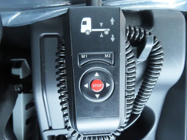 エアサスのコントローラーです。|三菱 ファイター 2KG-FK65F(2WD)の写真23