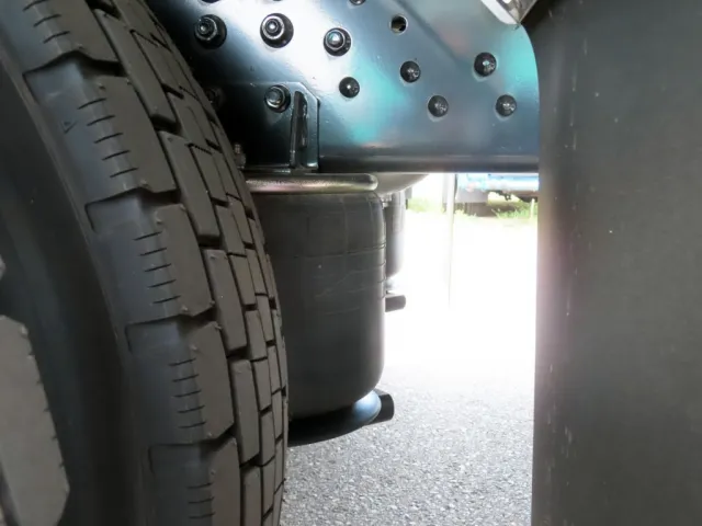 エアサスです。|三菱 ファイター 2KG-FK65F(2WD)の写真5